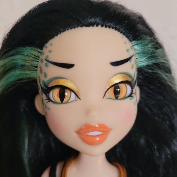 Bratz Bratzillaz Back to Magic Victoria Antique Doll 2013 MGA - Picture 4 of 17